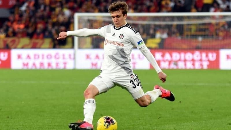 <p>Pandemi arasının ardından yeniden start alan Süper Lig'de Sergen Yalçın sol bekte 2 maçta <b>Rıdvan Yılmaz</b>'a forma şansı vermişti.</p>