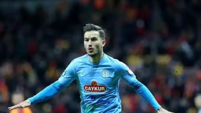 <p>Geçtiğimiz sezon Adem Büyük'ü kadrosuna katan ve tecrübeli futbolcudan istediği verimi alan sarı-kırmızılılar, <b>Emre Kılınç </b>ve <b>Oğulcan Çağlayan'</b>da da yine aynı yolu izleyecek.</p>