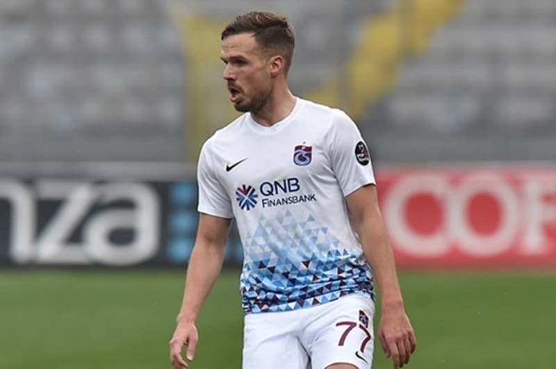 <p>Yapılan görüşmeler sonunda Çek futbolcunun <b>3 yıl daha Trabzonspor forması giymesi bekleniyor.</b></p>