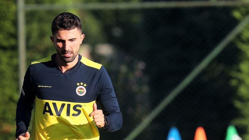 <p><b>HASAN ALİ GİDEBİLİR</b><br></p><p><br></p><p>Sarı-Lacivertliler’de bu sezon kadrodaki tek sol bek Hasan Ali Kaldırım’dı. </p>