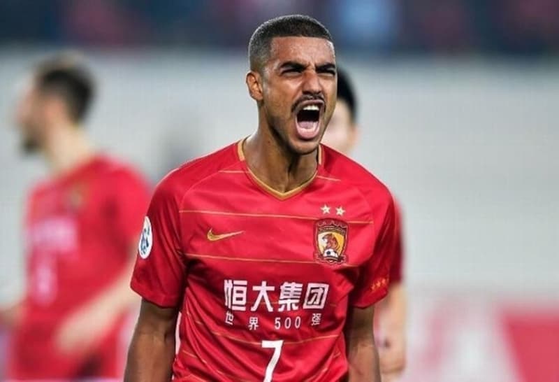 <p>Albayrak havalimannda 'Alan bizi istiyor i bitti' derken transfer gereklememiti. Ozan Kabak'n Schalke'ye gidiinde de Terim kendisini bilgilendirmeyen ve ynetimin isteiyle hareket eden kr Hanedar' bu kez affetmedi.</p>