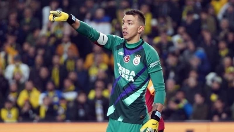 <p>Muslera da sezonu kapatt.</p>
