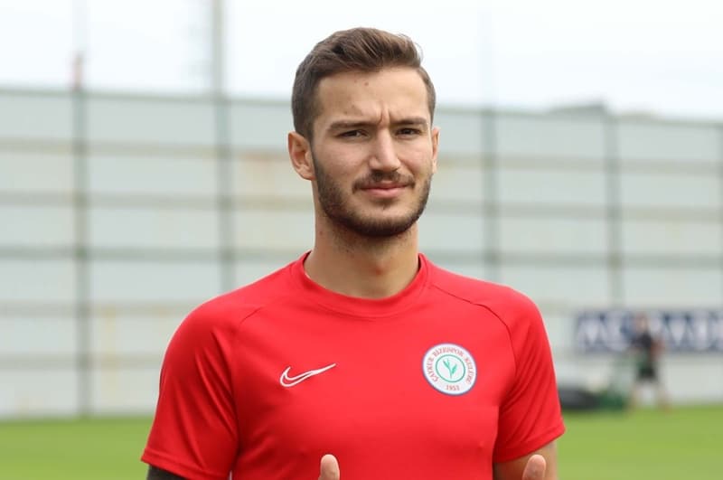 <p><b>RİZE UZATTI ANCAK OĞULCAN FESHEDECEK</b><br></p><p><br></p><p>Fenerbahçe’nin nabız yoklama girişimine kapıyı kapatan Oğulcan Çağlayan, Rizespor’un da opsiyon hamlesine jet hızı ile yanıt verdi. </p>