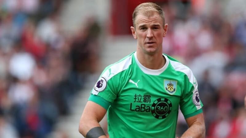<p>Burnley ile sözleşmesi bitecek olan Manchester City'nin 33 yaşındaki eski kalecisi Joe Hart da bonservisinin olmaması ve tecrübesiyle listede kendisine yer buldu.</p>