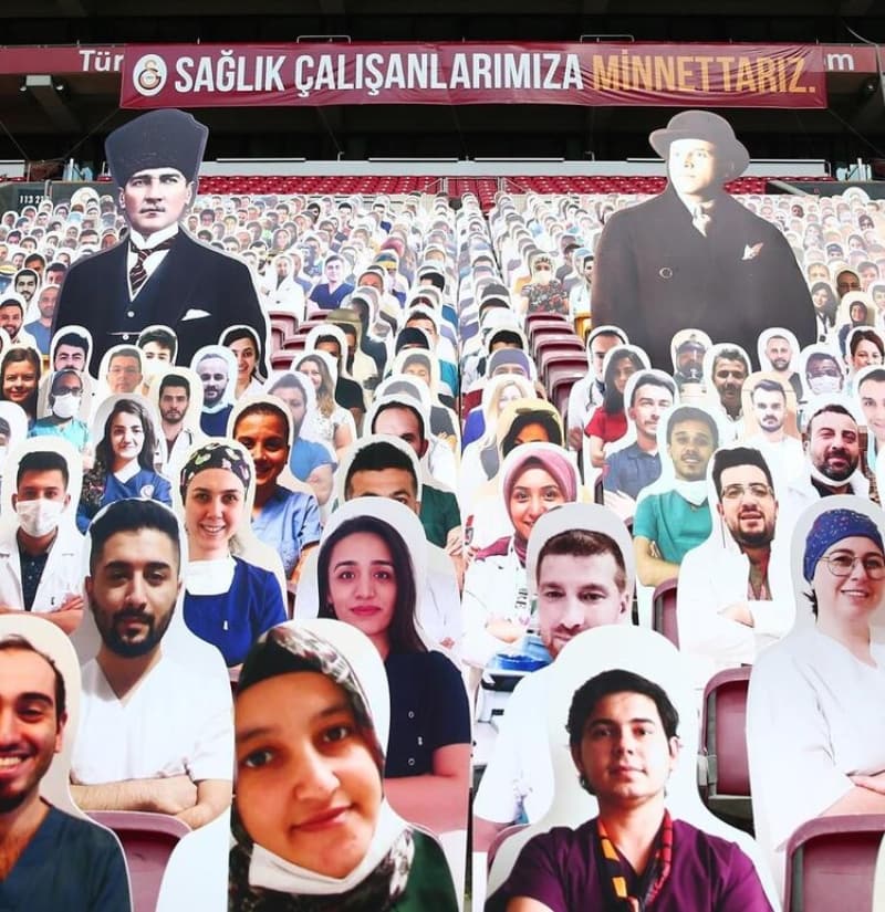 <p>Proje kapsamında taraftarlar, belirli bir ücret karşılığında resimlerini taraftarı oldukları kulüplere gönderiyorlar ve kulüpler de gelen resimleri karton figürler halinde tribünlere yerleştiriyor.</p>