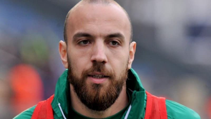 <p><b>SERCAN YILDIRIM'IN KARİYERİ </b></p><p>2008-2009 yılında kariyer patlaması yaşayan Sercan Yıldırım, Bursaspor'da bir de şampiyonluk yaşadı. Buradaki performansı sonrası 3 milyon euro bedelle 2011 yılında Galatasaray'a tranfer olan Sercan Yıldırım, sonrasında Sivasspor, Şanlıurfaspor, Bursaspor, Balıkesirspor, Giresunspor formaları giydi.</p>