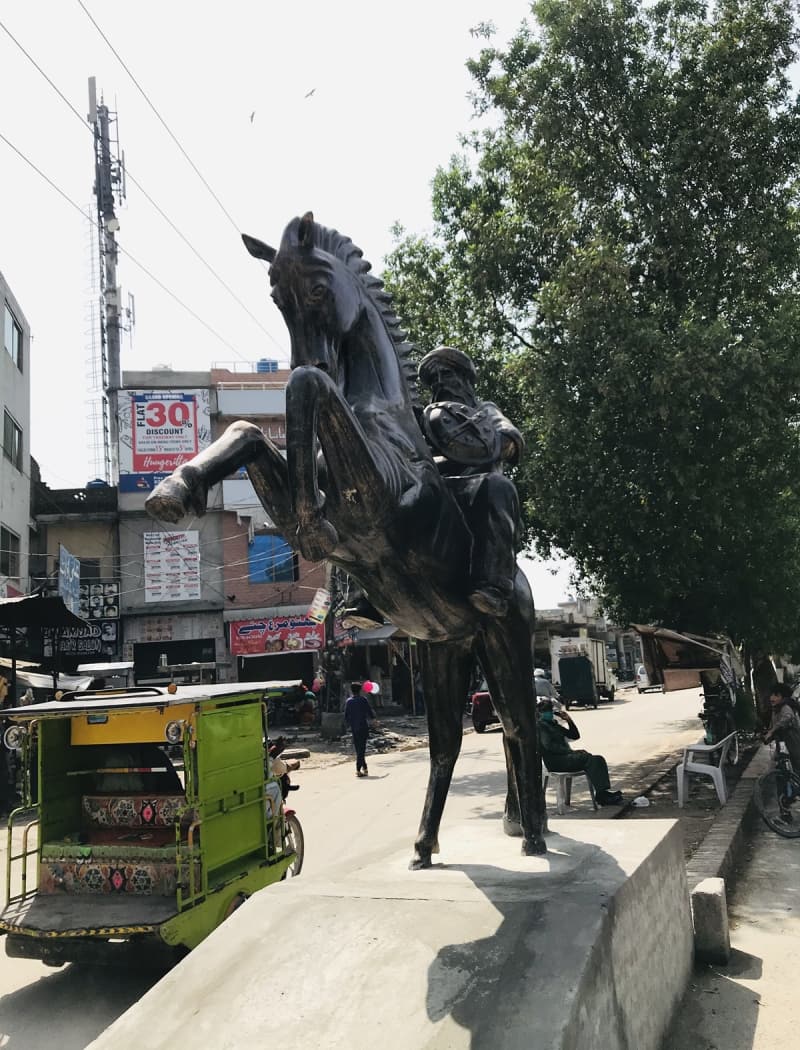 <p>Dizinin ülkede çok izlendiğine dikkati çeken Çima, 'Beni Ertuğrul Gazi'yle ilgili etkileyen en önemli şey, tüm Türk obalarını birleştirerek Osmanlı İmparatorluğu'nu kurması. Çocuklarımız bu diziyi izleyip iyi zaman geçirebilir ama aynı zamanda ilham almalılar.' diye konuştu.</p>