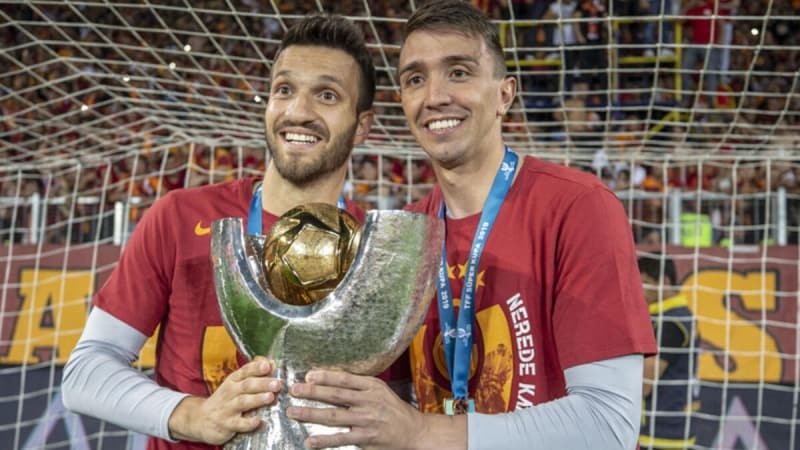 <p>Takvim'in haberine gre; 1 sezonluuna 'emaneti' bir kaleci arayan Sar- Krmzllar'da 3 yldz isim n plana kt.</p>