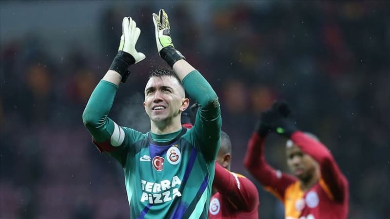 <p>Galatasaray'n gndeminde bu dorultuda 3 dnya yldz isim bulunuyor.</p>