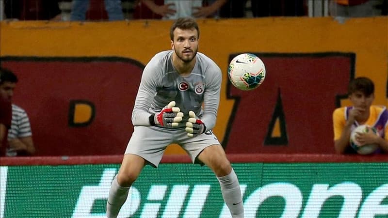 <p>Galatasaray'da Muslera'nn en az 6 ay sahalardan uzak kalacak olmas, Okan Kocuk'un ise formsuzluu sebebiyle gzler kaleci transferine evrilmi durumda... </p>