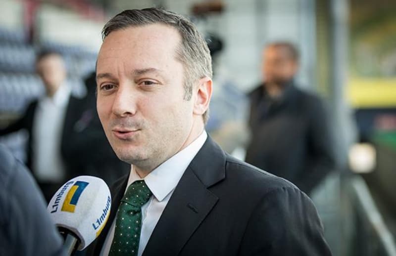 <p><b>'KULP YNETMEK NEYLE KUYU KAZMAK GB'</b><br></p>