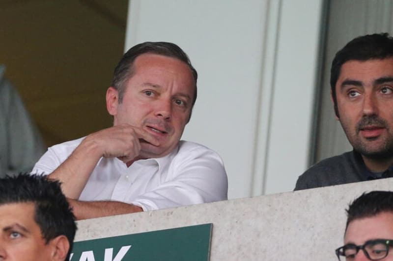 <p> ok lkede bunun ok kt giden bunun bir ok rnei var. neyle kuyu kazmak gibi bir ey. Ben burada ok ciddi mesai harcamadm. Alt yapdaki oyuncunun ailesinin evine de gittim, alt yapdaki hocalarla saatlerce konutuum da oldu. Sonuta insanlarda o samimiyeti grd. Sonuta samimiyet evrensel bir dil. nk karndaki ne olursa olsun senin niyetinin iyi olduunu, alkan olduunu, doru iler yaptn gryor veya hissediyor. O ekilde bir gven kazandk. </p>