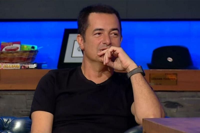 <p><b>Itan Gn:</b> Herkese ok kolay geliyor. Kulp alaym yneteyim diye dnyor. Ama bu iler hi kolay deil. 3. Lig'den, 4 Lig'den de kulp alsan neticede bunlarn hepsi birer camia. Hepsinin yzlerce yllk tarihi olan kurumlar. inde kendi kltrleri ve dinamikleri olan kurumlar. Dardan gelen birinin onlar yeni bir kltre adapte etmesi ok mesai isteyen bir i. Bu iin sadece mali ksm deil, spor ynetimi sonuta insan ii. nsanlara gven verme, insanlar ikna etme, insanlara doru yaptn eyleri doru anlatma. yle tepeden geldin u yle olsun bu yle olsun gibi bir durum sz konusu olmuyor. </p>