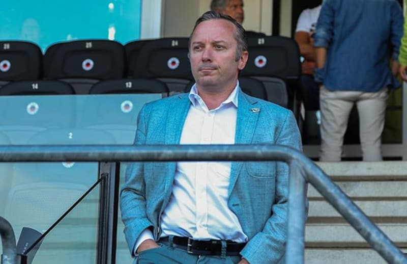 <p>Acun Ilcal'nn satn alaca konuulan Hollanda kulb Fortuna Sittard'n Trk Bakan Itan Gn Fanatik'e konutu. Kulp hisselerinin satyla alakal Acun Ilcal ile alakal grmelerin olumlu devam ettiini belirten Itan Gn 'Sat kulbn hisselerinin tamam deil belli bir ksmn kapsyor. Acun Ilcal ile bu konuda mtabkz. Kulb ynetmeye devam edeceiz. Acun Ilcal ile gcmz daha da artacak. Dk bteyle bile 3 ylda transferde 6 milyon Euro kara getik. Hollanda'da 3 ylda bir numarayz. Btemiz artnda ok daha iyi iler yapacaz.' ifadelerini kulland.</p>