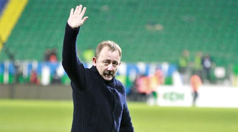 <p><b>ABDULLAH AVCI'YI SOLLADI</b></p><p><br></p><p>Yalçın döneminde Beşiktaş çıktığı 10 karşılaşmada 6 galibiyet, 2 beraberlik, 2 de mağlubiyet aldı. </p>