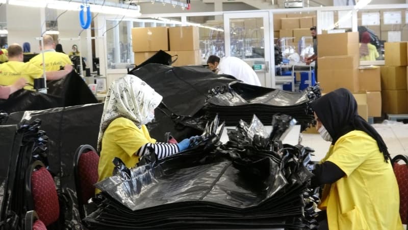 <p>Pandemi sürecinin kendilerini de etkilediğini ifade eden Doğrusöz, fabrikada medikal ürünler üretmeye başladıklarını bildirdi.</p>