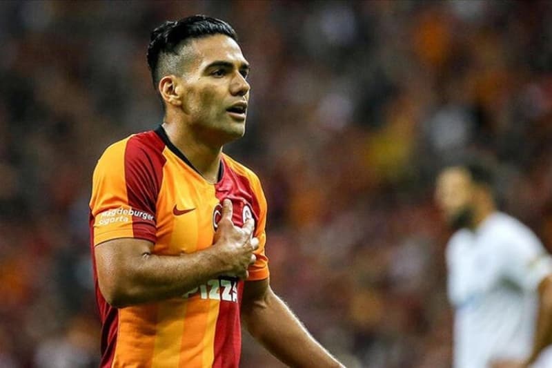 <p><b>FALCAO, RIVER PLATE İLE GÖRÜŞÜYOR</b></p><p><br></p>
