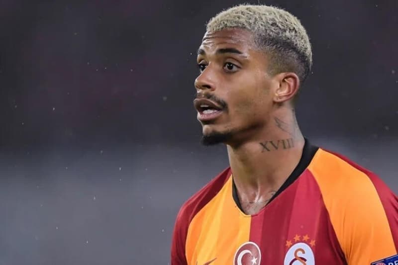 <p>Galatasaray'ın sansasyonel bir transferle geçen sezon kadrosuna kattığı Falcao'nun bonuslarla birlikte 7 milyon Euro civarında bir ücreti var. Lemina'nın  maaşı da Galatasaray'ı düşündürüyor. </p>