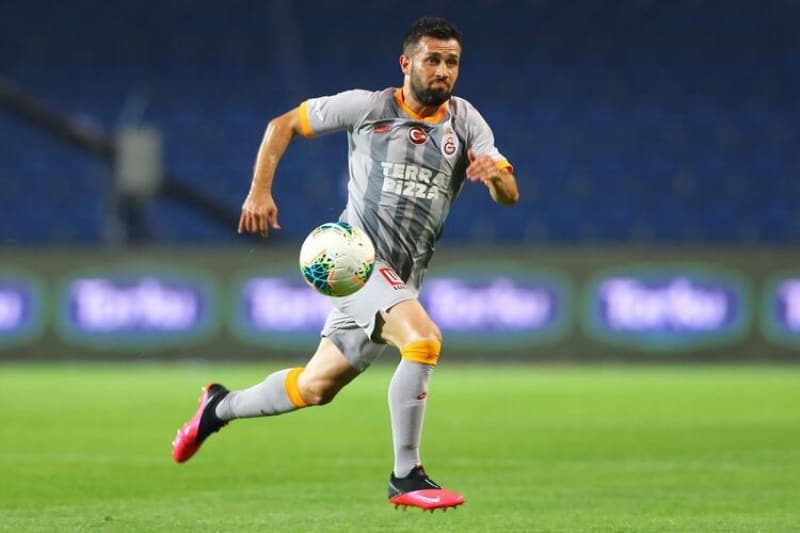 <p><b>'HOCAM ZLE, KIRMIZI BU' </b></p><p>Kulbeden 'Hocam izle izle krmz bu' sesler ykselirken Palabyk kartna bavurmad'</p>