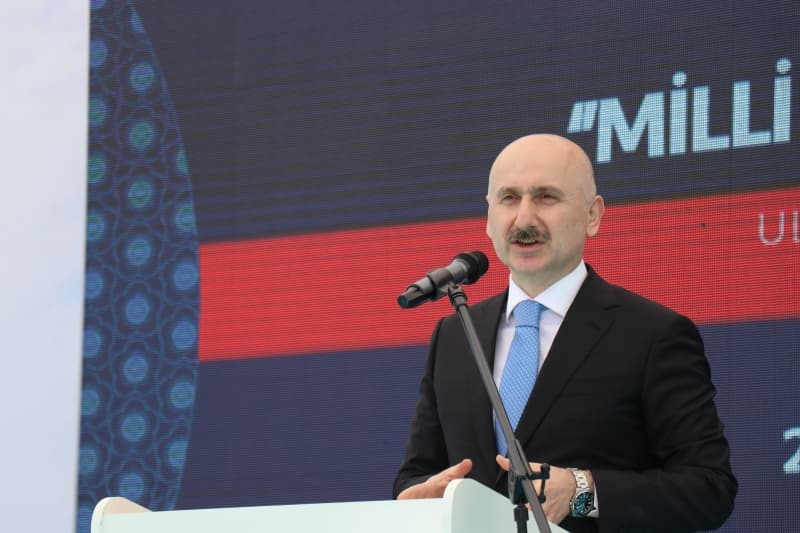 <p>'Üretimi tamamlanan prototip sette yüzde 60 yerlilik oranı gerçekleştirilmiştir. Seri üretim için ise yüzde 80 yerlilik oranı hedeflenmiştir. Prototip setin maliyeti yurt dışından temin edilen benzer ürünlere göre yüzde 20 daha ucuza mal edilmiştir.'</p>