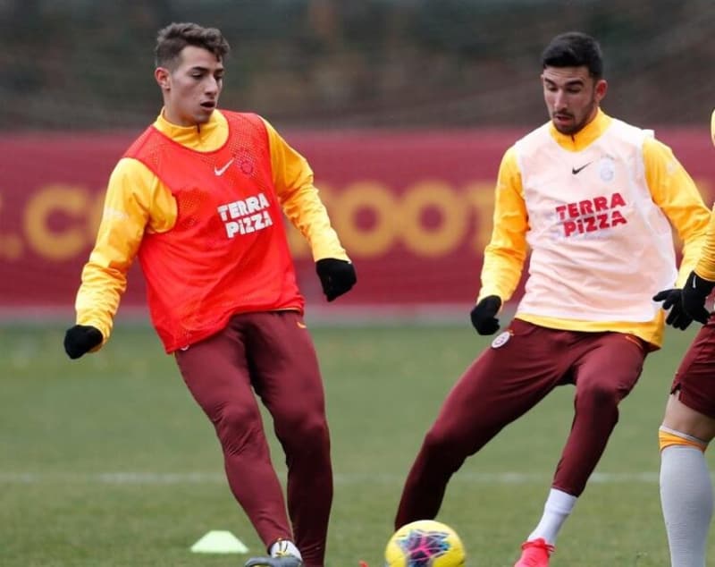 <p>Hrriyet'in haberine gre Galatasaray’da gndeme oturan 17 yandaki Emin Bayram'n ald creti ve onu bekleyen karar aklad.</p>