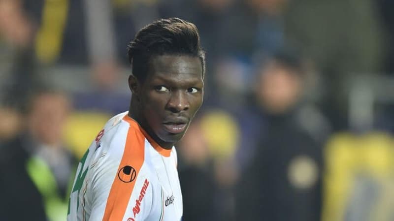 <p>Bu isimlerden Aytemiz Alanyaspor'da forma giyen <b>N'Sakala</b>'nn teknik direktr Sergen Yaln'n onayndan getii ve oyuncuyla anlamann resmi imzaya kald bilinirken, kaleci transferinde sre biraz daha uzayacaa benziyor.</p>