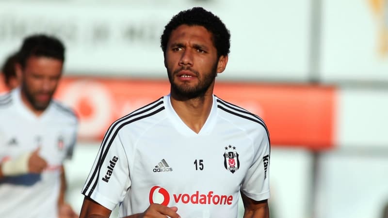 <p>Bu sezon Atiba'yla beraber ok iyi bir ikili olan ve takdir edilen bir performans ortaya koyan Elneny'nin mutlaka takmda tutulmasn isteyen Sergen Yaln'n, bunun gereklememesi halinde orta sahaya transfer yaplmasn istedii renildi.</p>