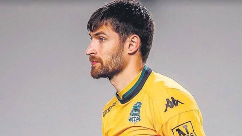 <p><b>ncelikli olarak ayana tamamen hakim ve geriden oyun kurabilen bir kaleci isteyen Sergen Yaln'n, </b>Krasnodar'da oynayan Kritsyuk'u imdilik beklettii ve istedii tarzda bir kaleci iin srarc olduu bildirildi.</p>