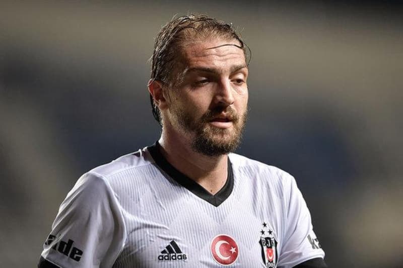<p>Fenerbahçe ile Caner Erkin'in daha önce yapılan temaslarda sözlü olarak anlaşmaya vardığı ifade edilmişti.</p>