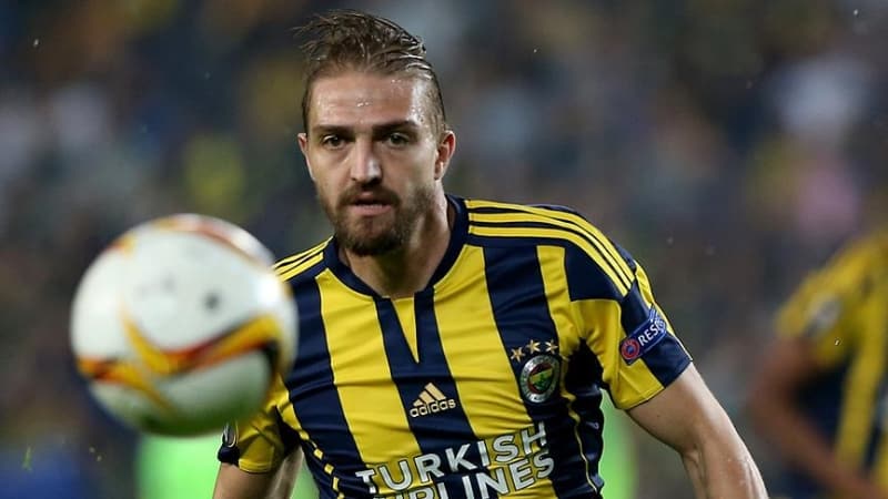 <p>Caner Erkin için bundan böyle Galatasaray'ın en güçlü aday olduğu ifade ediliyor.</p>