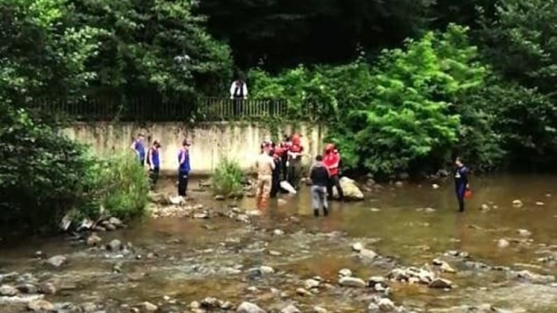 <p>Kamelyada otururken kız çocuğu çığlık sesini üç kez duyduğunu ifade eden İbrahim Gündoğdu, minik İkranur'un kaybolduğu dakikalarla aynı anda o sesi duyduğunu ifade etti. Aynı zamanda sesin geldiği yeri de ekiplere gösteren görgü tanıdığı jandarma ekiplerine ihbarda bulunurken bölgeye giden ekipler erkek botu izi buldu.</p>