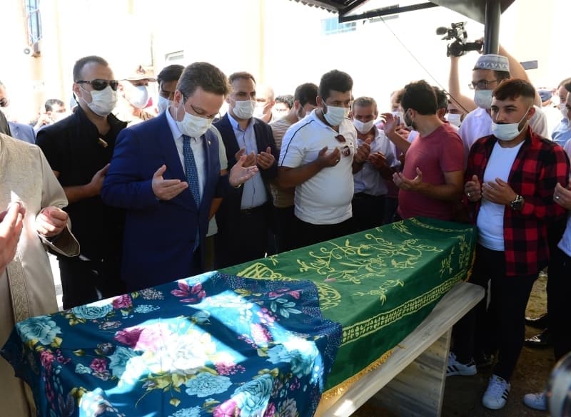 <p>Öte yandan Müge Anlı canlı yayınında minik İkranur'u dere yatağına kimin ya da kimlerin götürdüğü araştırılırken küçük kızın oraya tek başına gidemeyeceğinin de vurgusu yapıldı.</p>