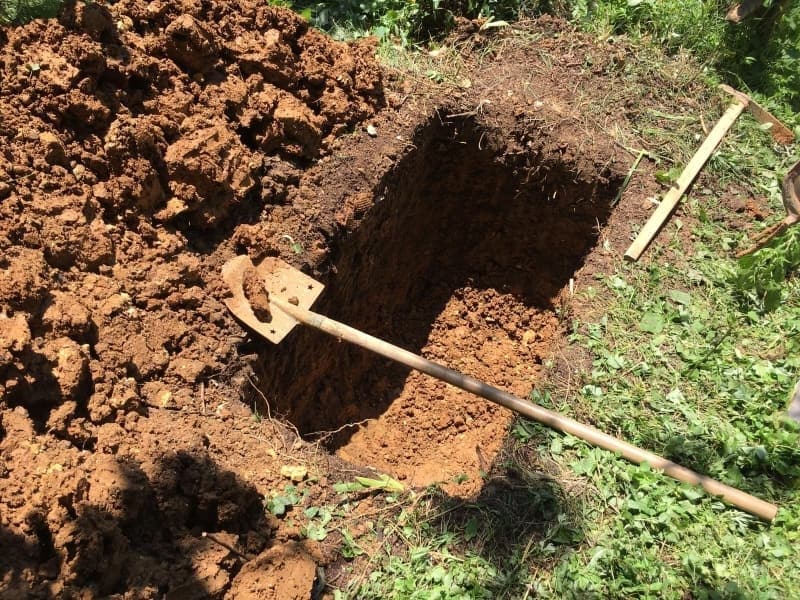 <p><br></p><p>Tirsi'nin babası Serdar ve annesi Nazlı Tirsi bu sırada gözyaşı döktü. Cenazeye katılan Giresun Valisi Enver Ünlü, baba Serdar Tirsi'yi teskin etti.</p><p><br></p>