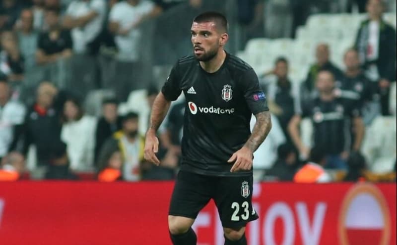 <p>'İstanbul'da harika bir deneyim yaşadım, ilk günler her şey kusursuzdu ancak Ocak ayından itibaren her şey bir anda değişti, işler istediğim gibi gitmedi. İstanbul'u, Beşiktaş taraftarı ve oynadığım atmosferi çok sevdim ancak daha az olumlu giden şeyler de vardı'</p>
