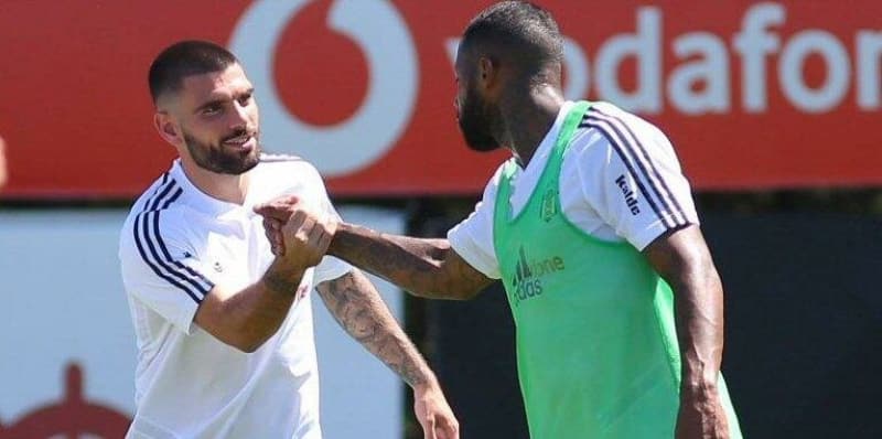 <p>'Yaşanan kriz salgın nedeniyle mi oldu? Tabii ki hayır! Beşiktaş'a geldiğimden günden bu yana zaten bir ekonomik kriz vardı ve maaşımı asla zamanında alamadım. </p>