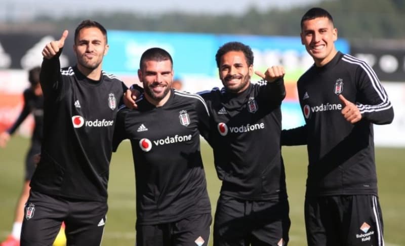 <p>Kalmasn ve gitmesini istedii oyuncular byk lde belirleyen deneyimli teknik adamn stn izdii ilk isimler <b>Roco, Douglas ve Mirin. </b></p>