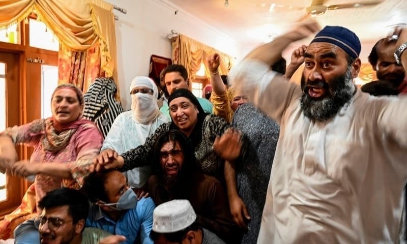 <p>İktidardaki Hindistan Halk Partisi (BJP) Sözcüsü Sambit Patra da aynı fotoğrafı paylaşarak, 'Pulitzer sevdalıları?' ifadelerini kullandı.</p>