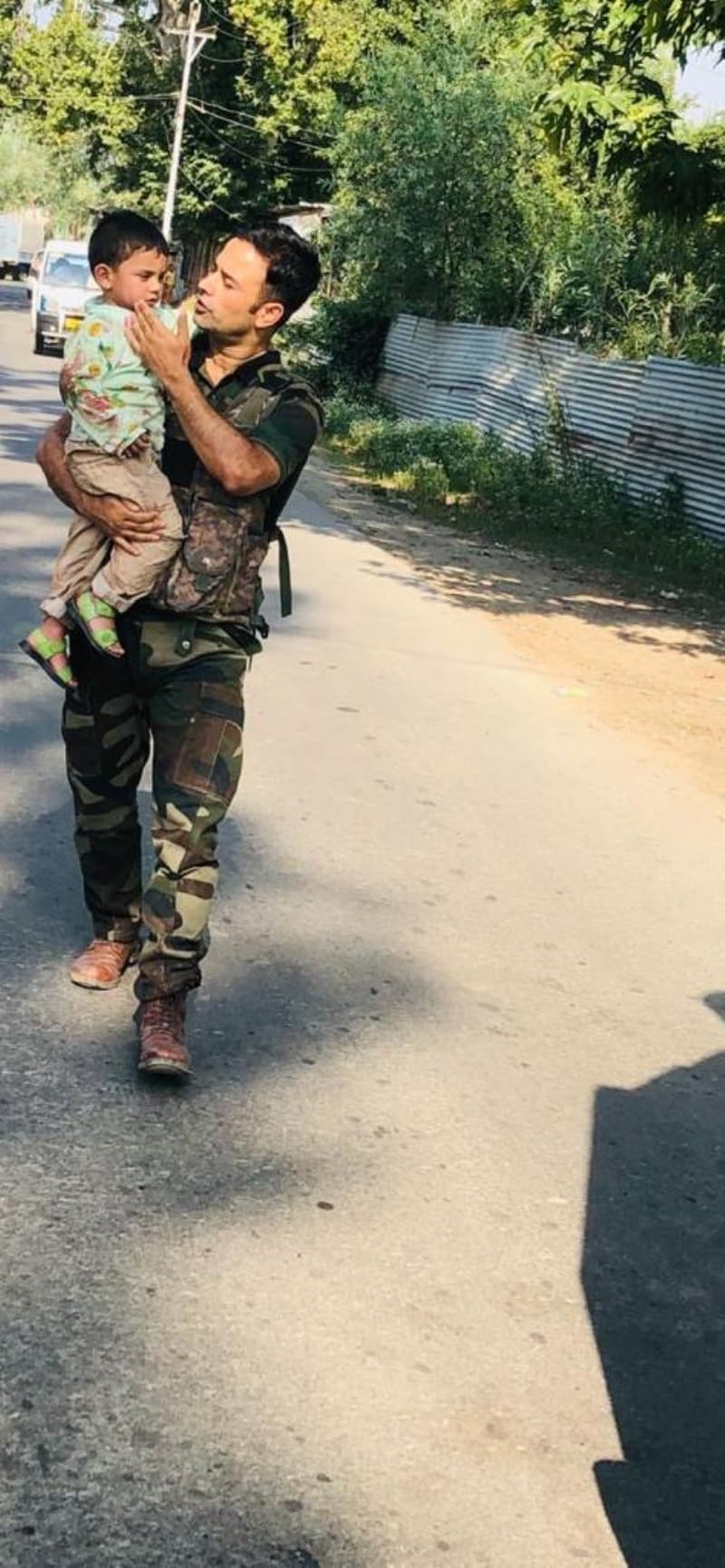 <p>Dışişleri Bakanı Şah Mahmud Kureyşi ise yaptığı paylaşımda, 'Modi'nin faşist Hindistan'ının gerçek yüzü işte bu.' ifadelerini kullandı.</p>