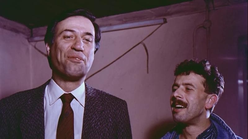<p>Sunal, Eğilmez'in 1973'te çektiği 'Tatlı Dillim' filminin kadrosuna katılarak sinemaya ilk adımı attı. Sunal bu film ile Münir Özkul, Zeki Alasya, Metin Akpınar, Tarık Akan, Halit Akçatepe ve Filiz Akın ile rol aldı.</p>