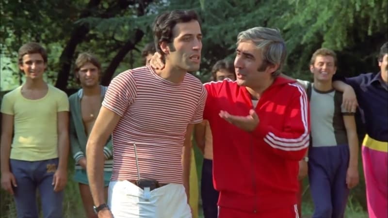 <p>Uçak fobisi olduğu bilinen ve hayatında daha önce hiç uçağa binmeyen Sunal, oynayacağı son film 'Balalayka'nın 3 Temmuz 2000'de filmin çekimlerine başlamak için Trabzon'a gitmek üzere bindiği uçakta kalp krizi geçirerek hayatını kaybetti.</p>