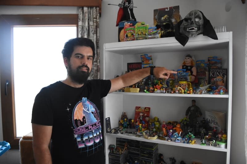 <p>Bu karakterlerle ayn� evde ya�aman�n kendisini �ok mutlu etti�ini vurgulayan T�re, koleksiyonu i�in evinde �zel bir k��e olu�turdu�unu aktard�.</p>