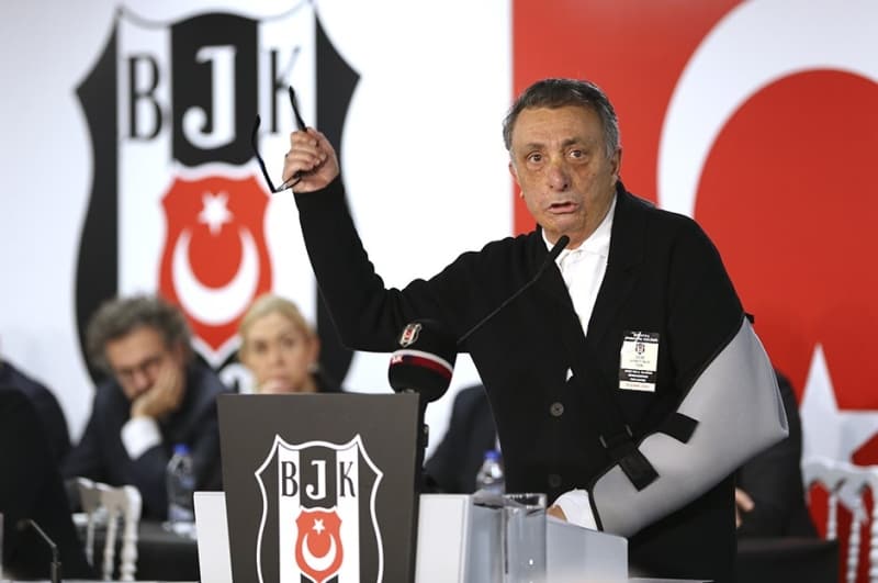 <p>Türk sporunda bir ekonomik krizin olduğunu ve bu durumun pandemiyle birlikte üst seviyeye geldiğini söyleyen Ahmet Nur Çebi, “Beşiktaş da bundan nasibini aldı. Bu durumun altından kalkmak çok da kolay değil. </p>