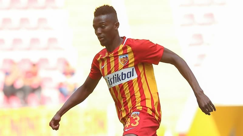 <p>'Mensah sk takmlara kar nasl oynar bilmiyorum ama bu gibi malarda ok etkili olur.' </p>