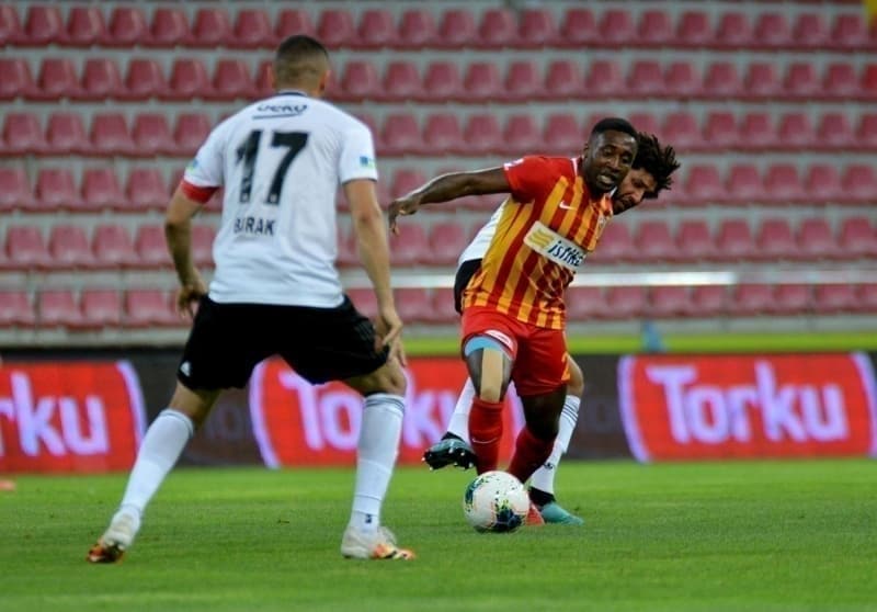 <p>Rdvan Dilmen de man sonunda yapt yorumda Burak Ylmaz'n mataki etkisiz grntsnn Beikta'n gol yollarna etki ettiini belirtti.</p>