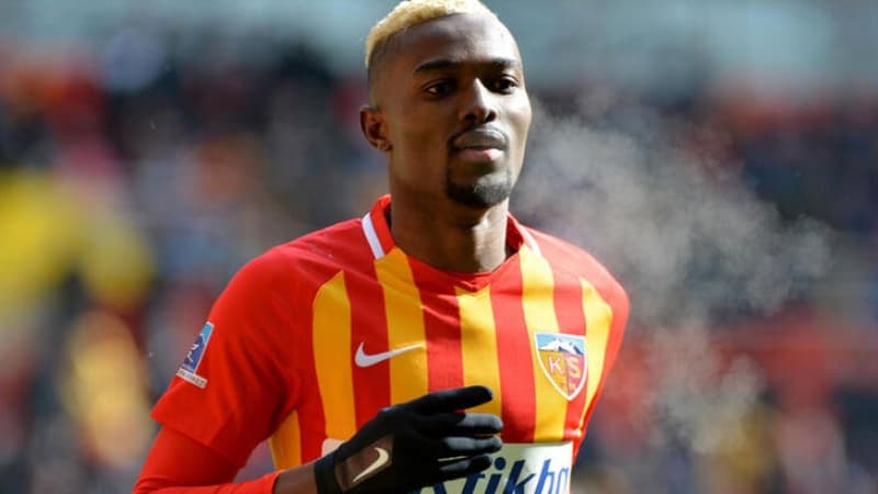 <p>Beikta'n Mensah ile girdii transfer srecini de deerlendiren Dilmen unlar syledi:</p>