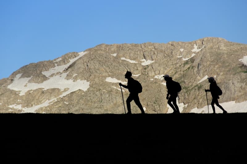 <p>Kültür, tarih ve doğal zenginlikleriyle öne çıkan ilçede, 3 bin rakımlı Munzur Dağları'nda karların erimesiyle yeşilin tonlarına bürünen yaylalar ve oluşan buzul gölleri sıcak yaz günlerinde seyrine doyumsuz manzaralar oluşturuyor.</p>