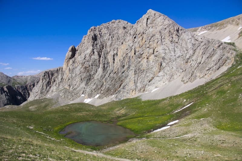 <p>Doğaseverlerden Yunus Eroğlu, AA muhabirine yaptığı açıklamada, Ovacık'ın doğal güzellikler anlamında çok zengin olduğunu söyledi.</p>