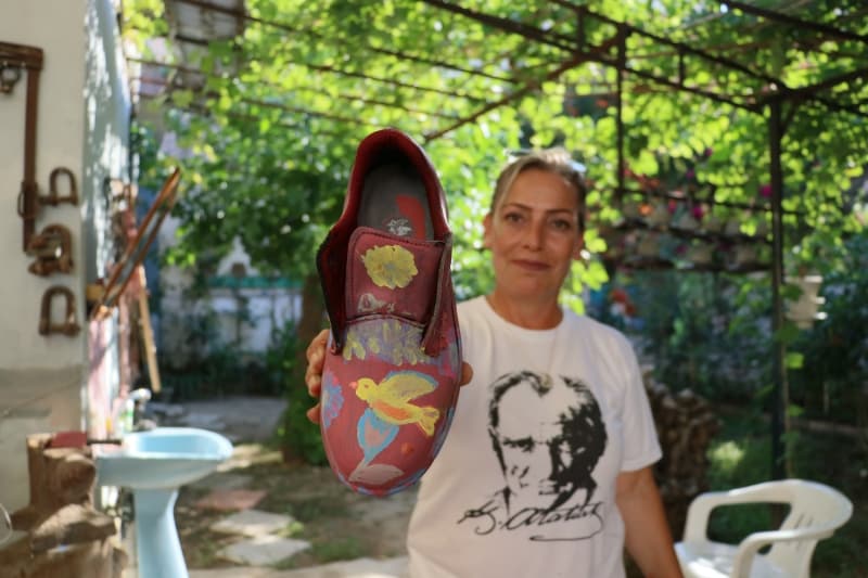 <p>Kurt, vatandaşlardan eski ayakkabılarını atmayıp kampanyaya destek vermelerini istedi.</p>