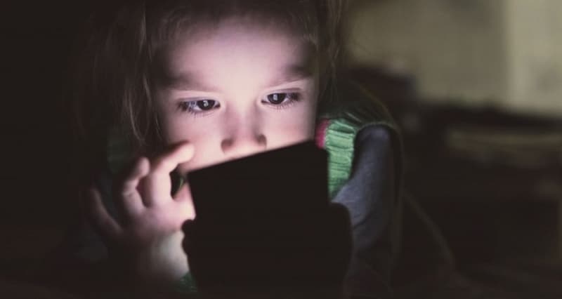 <p>Banyoda ışıkları kapatarak oynanan bu oyunda blue baby adlı bir efsaneye göre, elinizde telefonu salladıktan sonra kolunuzda bir ağırlık hissetmeye başlıyorsunuz.</p>