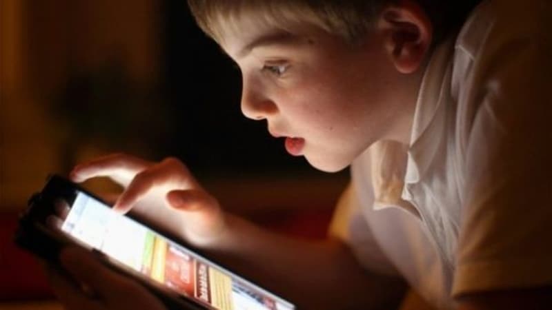 <p><b>FACEBOOK VE INSTAGRAM'DAN ULAŞILIYOR</b></p><p><b><br></b></p><p>Momo'nun oynanması için gizli bağlantılar gerekiyordu fakat mavi bebek oyunu (blue baby) çocuklara Facebook ve Instagram üzerinden ulaşabiliyor. </p>
